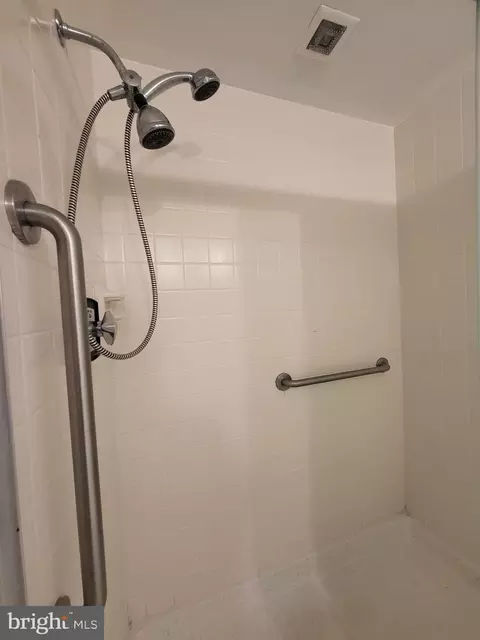 Bath - 1375 Pershing Blvd #603, Reading, PA 19607 photo 9 of 9