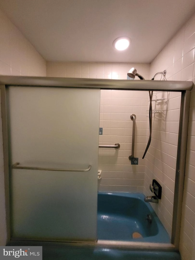 Bath - 1375 Pershing Blvd #603, Reading, PA 19607 photo 5 of 9