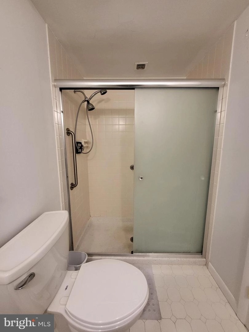 Bath - 1375 Pershing Blvd #603, Reading, PA 19607 photo 8 of 9
