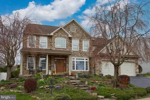 404 Mountain Blvd, Wernersville, PA 19565