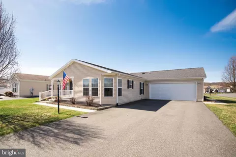 34 Cormorant Dr, Bechtelsville, PA 19505