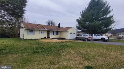 142 Butternut Ct, Sinking Spring, PA 19608