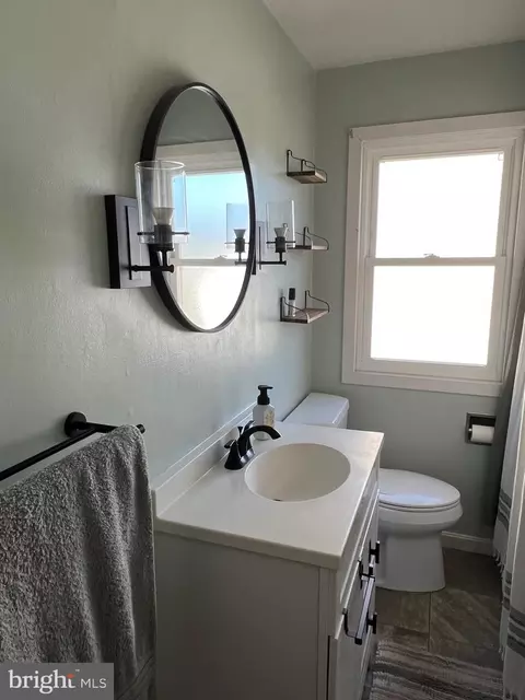 Bath - 411 Parkside Ave, Reading, PA 19607 photo 1 of 1