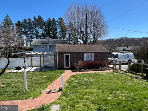 Exterior - 411 Parkside Ave, Reading, PA 19607 photo 5 of 6