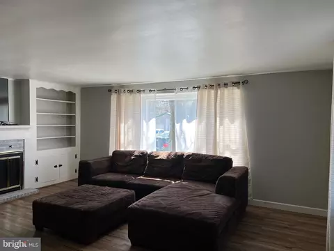 Living - 411 Parkside Ave, Reading, PA 19607 photo 2 of 2