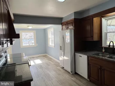 Kitchen - 411 Parkside Ave, Reading, PA 19607 photo 3 of 3