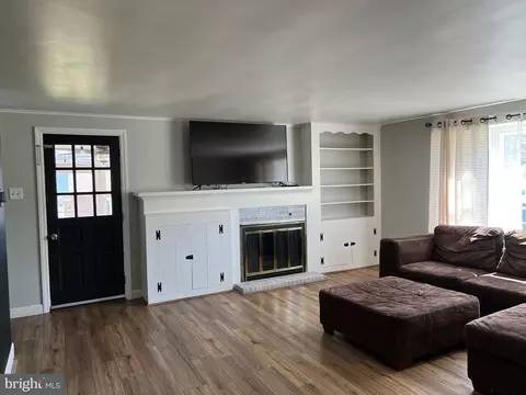 Living - 411 Parkside Ave, Reading, PA 19607 photo 1 of 2