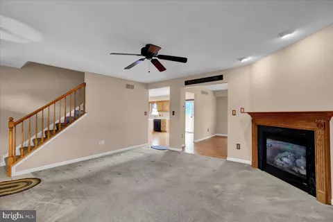 Living - 3414 Mohegan Dr, Reading, PA 19608 photo 2 of 3