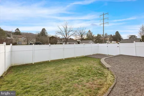 Exterior - 3414 Mohegan Dr, Reading, PA 19608 photo 7 of 8