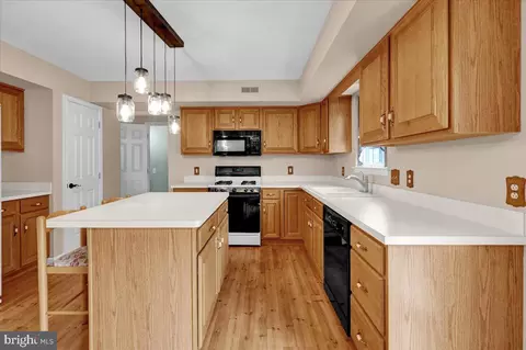 Kitchen - 3414 Mohegan Dr, Reading, PA 19608 photo 3 of 4