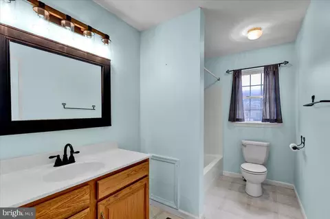 Bath - 3414 Mohegan Dr, Reading, PA 19608 photo 2 of 3