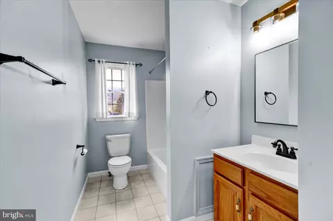 Bath - 3414 Mohegan Dr, Reading, PA 19608 photo 3 of 3