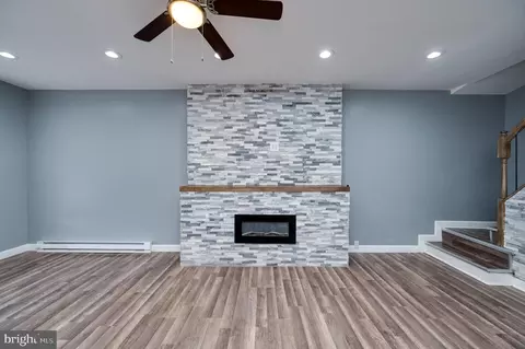 Living - 721 N Front St, Reading, PA 19601 photo 2 of 4