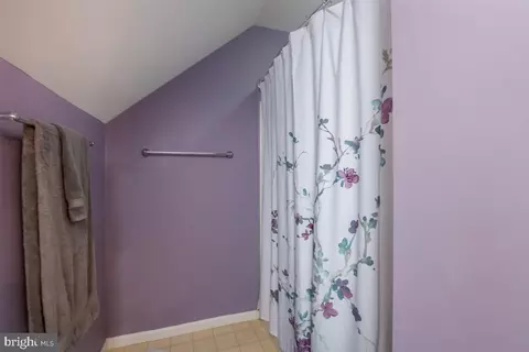 Bath - 2906 Daniel Dr, Reading, PA 19608 photo 3 of 3