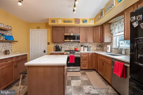 Kitchen - 2906 Daniel Dr, Reading, PA 19608 photo 1 of 3