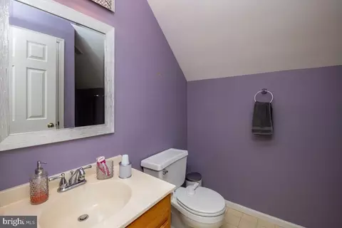 Bath - 2906 Daniel Dr, Reading, PA 19608 photo 2 of 3