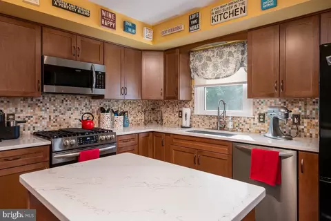 Kitchen - 2906 Daniel Dr, Reading, PA 19608 photo 2 of 3
