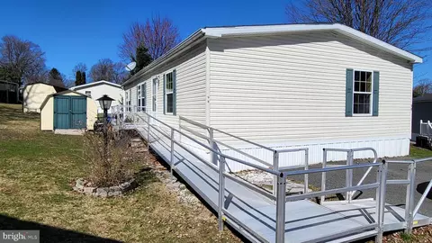 98 Waldon Cir, Macungie, PA 18062