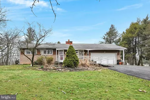 405 Mill Rd, Womelsdorf, PA 19567