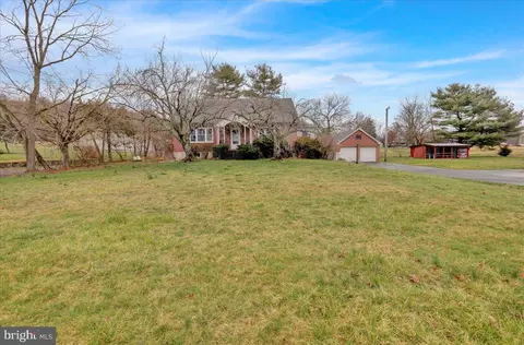 8272 Chestnut St, Barto, PA 19504