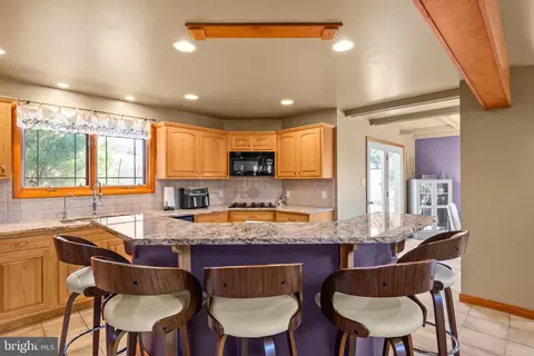 11 Starr Rd, Sinking Spring, PA 19608 photo 8