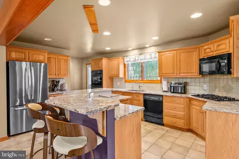 11 Starr Rd, Sinking Spring, PA 19608 photo 9