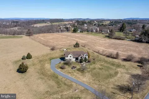 11 Starr Rd, Sinking Spring, PA 19608 photo 2