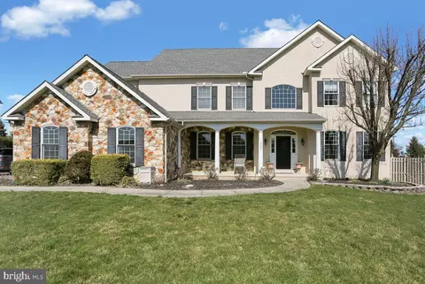 1600 W Thistle Dr, Reading, PA 19610