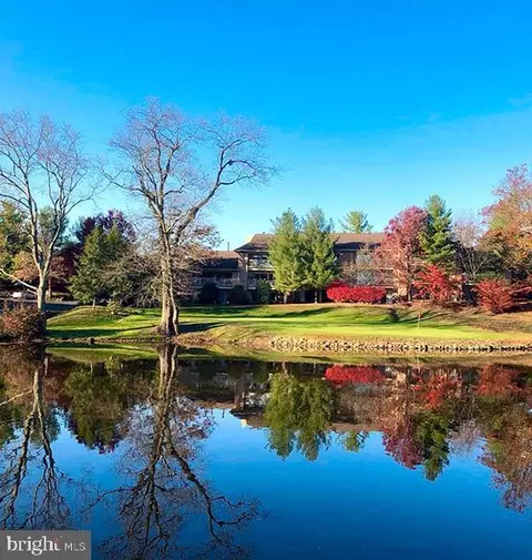 6 E Fairway Rd, Reading, PA 19607