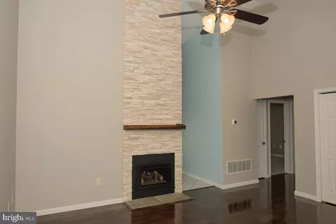 Living - 4622 N Pheasant Run, Reading, PA 19606 photo 2 of 3