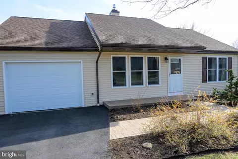 Exterior - 4622 N Pheasant Run, Reading, PA 19606 photo 8 of 18
