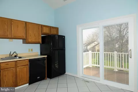 Kitchen - 4622 N Pheasant Run, Reading, PA 19606 photo 2 of 2