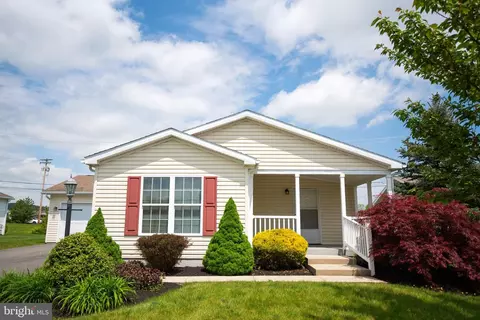 29 Wren Dr, Bechtelsville, PA 19505