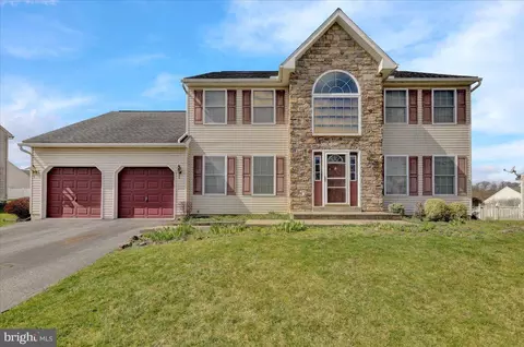 11 Brentwood Dr, Reading, PA 19608