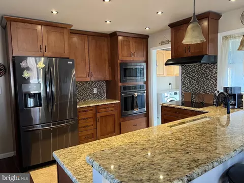 Kitchen - 406 Hill Cir, Reading, PA 19607 photo 2 of 3