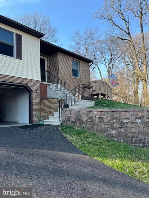 Exterior - 406 Hill Cir, Reading, PA 19607 photo 2 of 3