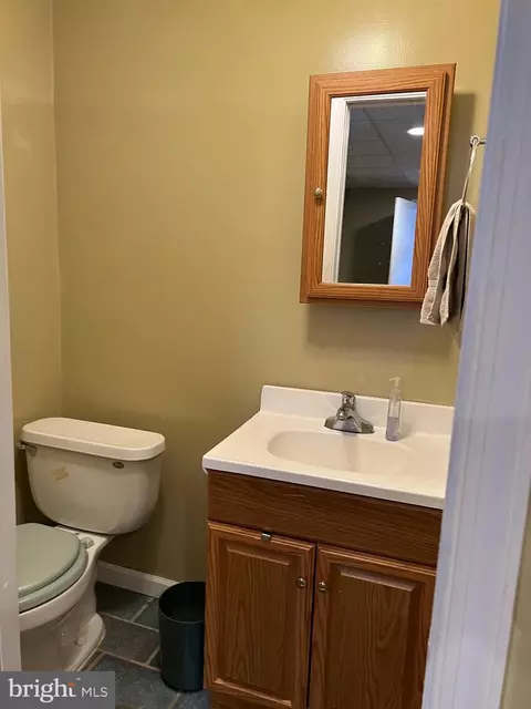 Bath - 406 Hill Cir, Reading, PA 19607 photo 3 of 3