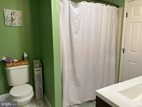 Bath - 406 Hill Cir, Reading, PA 19607 photo 1 of 3