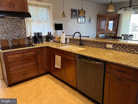 Kitchen - 406 Hill Cir, Reading, PA 19607 photo 3 of 3