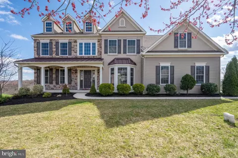 37 Sweetwater Ln, Wernersville, PA 19565