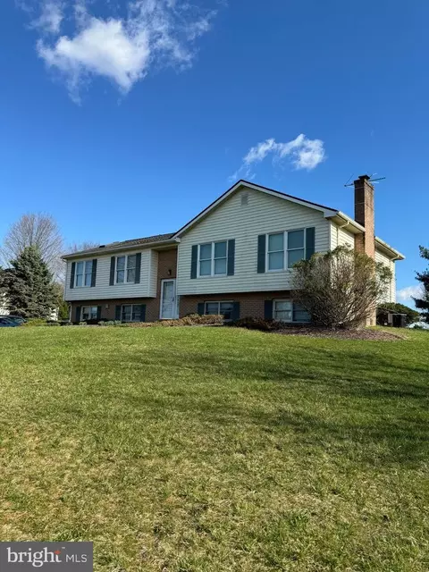 151 Hoch Rd, Oley, PA 19547