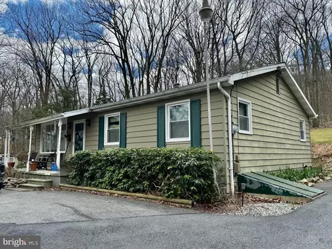1484 Hawk Mountain Rd, Kempton, PA 19529