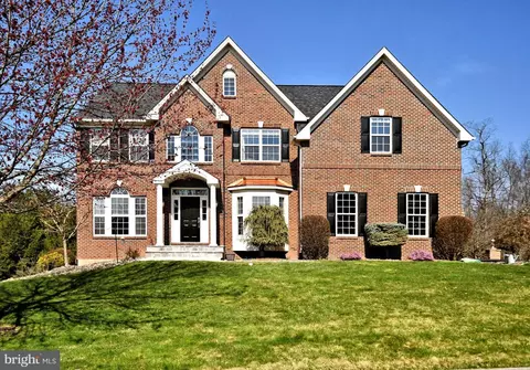 307 Green Meadow Dr, Douglassville, PA 19518