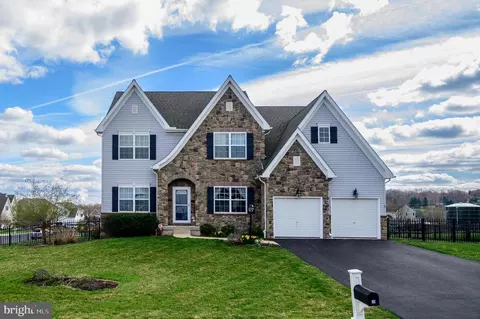 10 York Rd, Douglassville, PA 19518