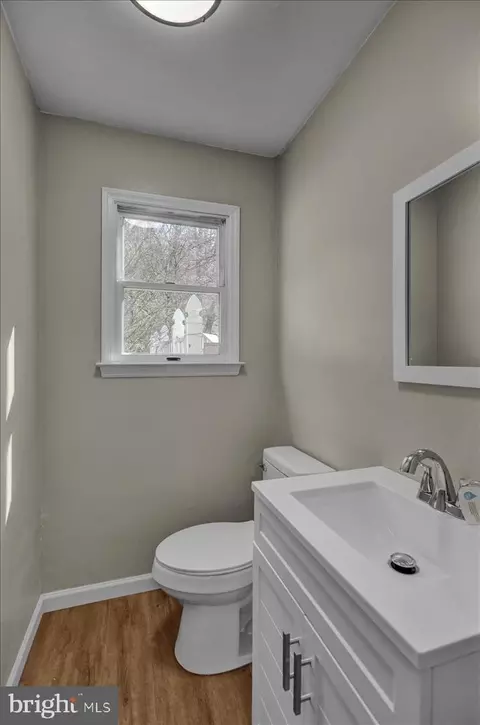 Bath - 1328 Fairview St, Reading, PA 19602 photo 2 of 2