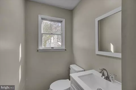 Bath - 1328 Fairview St, Reading, PA 19602 photo 1 of 2