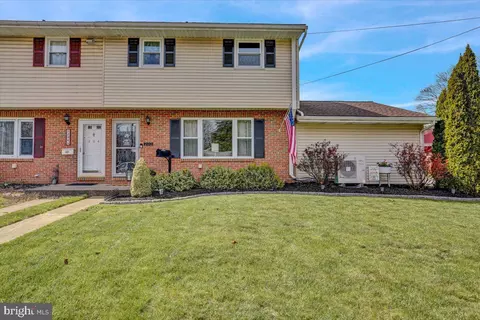 202 S Elm St, Robesonia, PA 19551