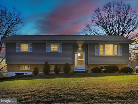 1300 Old Bernville Rd, Leesport, PA 19533