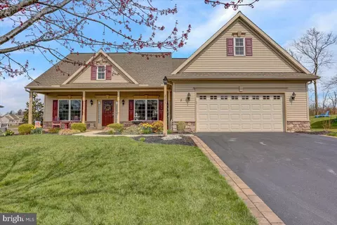 221 Copper Beech Ln, Womelsdorf, PA 19567
