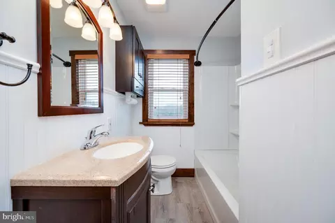 Bath - 1640 Cortland Ave, Reading, PA 19607 photo 1 of 1